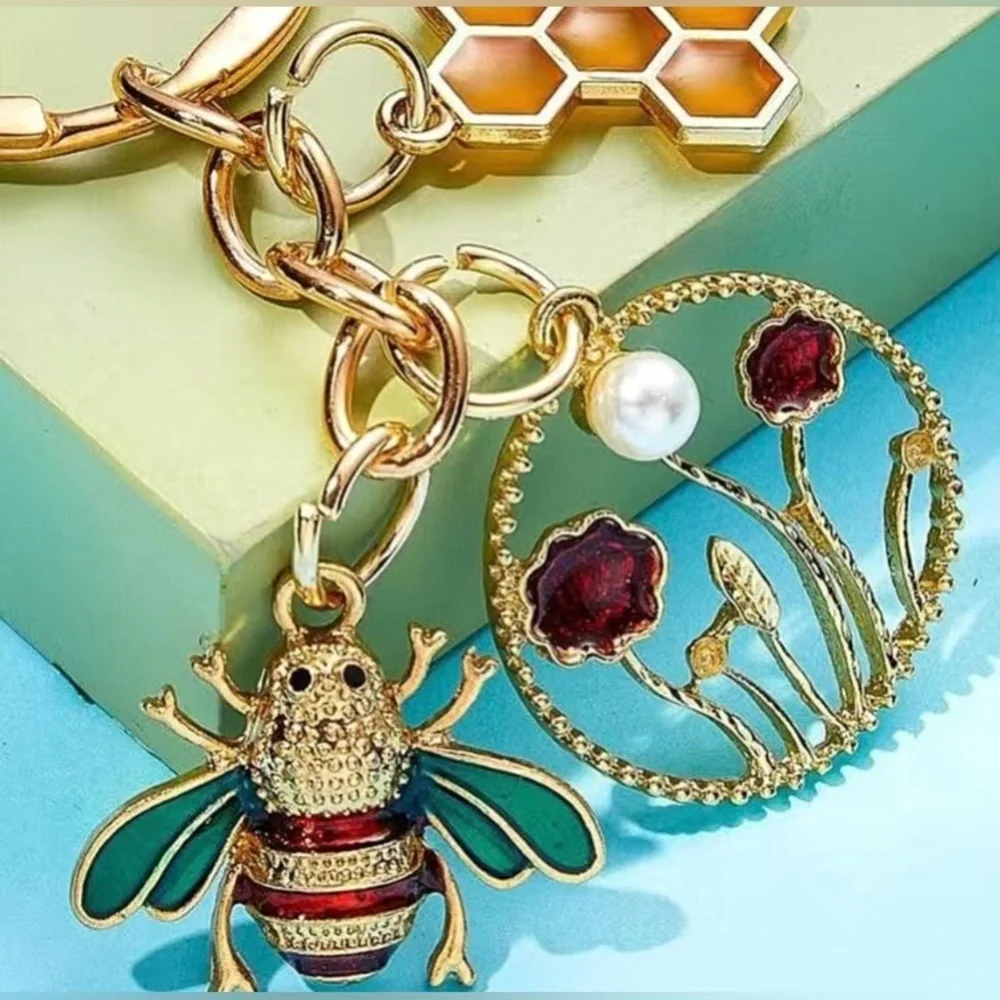 🐝 keychain/bag charm 🐝  🌺 🍯